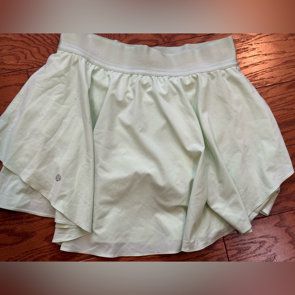 Lululemon Women's Light Green Skirt size 8